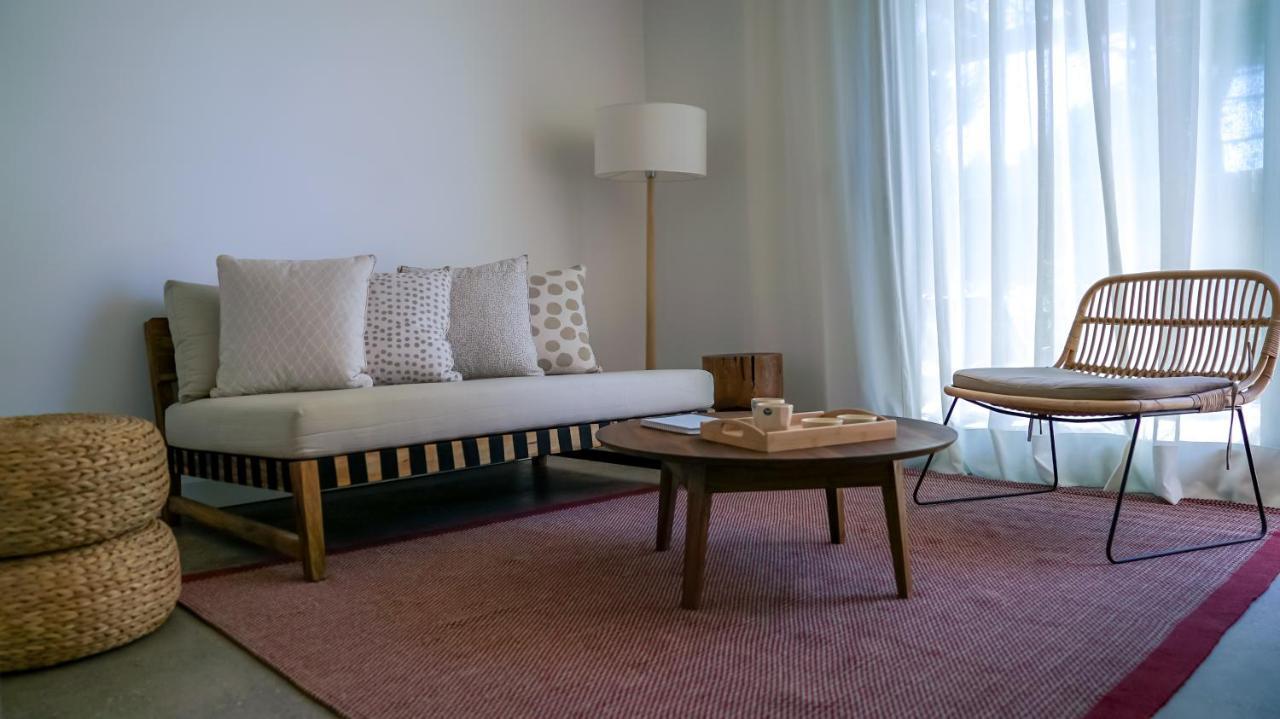 Casagrande Hotel & Beach Club Хосе-Ігнасіо Екстер'єр фото A living room with a carpet
