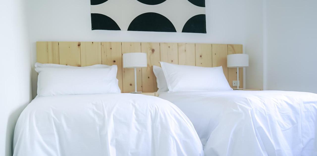 Casagrande Hotel & Beach Club Хосе-Ігнасіо Екстер'єр фото A bed with white sheets